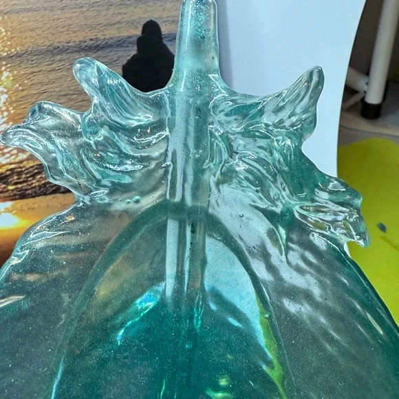 Elegant Resin Leaf Art Piece - Picture 3 of 14